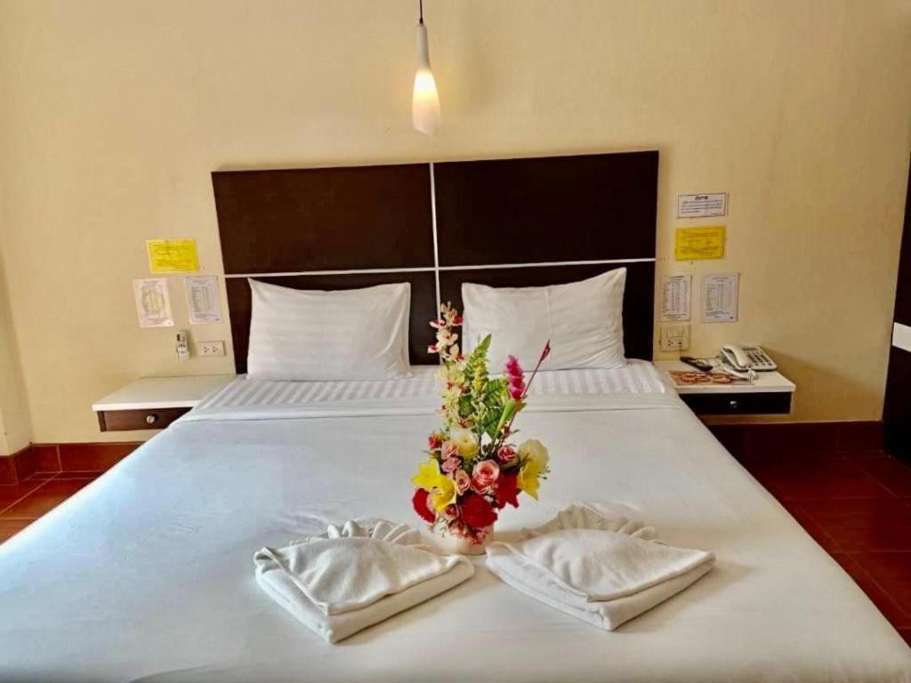 V.Hotel & Resort Хатъяй Экстерьер фото